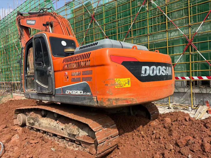 Buy Doosan DH215-9 Used Excavator / 1