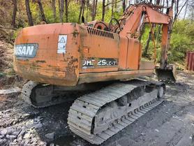 Buy Doosan DH225-7 Used Excavator / 4 Buy Doosan DH225-7 Used Excavator / 4