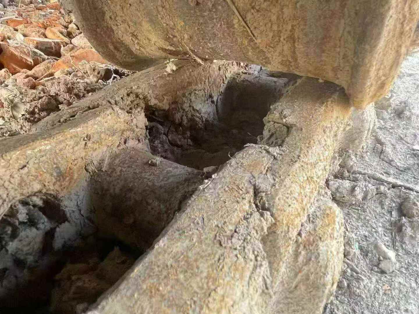 Buy Hitachi EX200-3 Used Excavator / 8