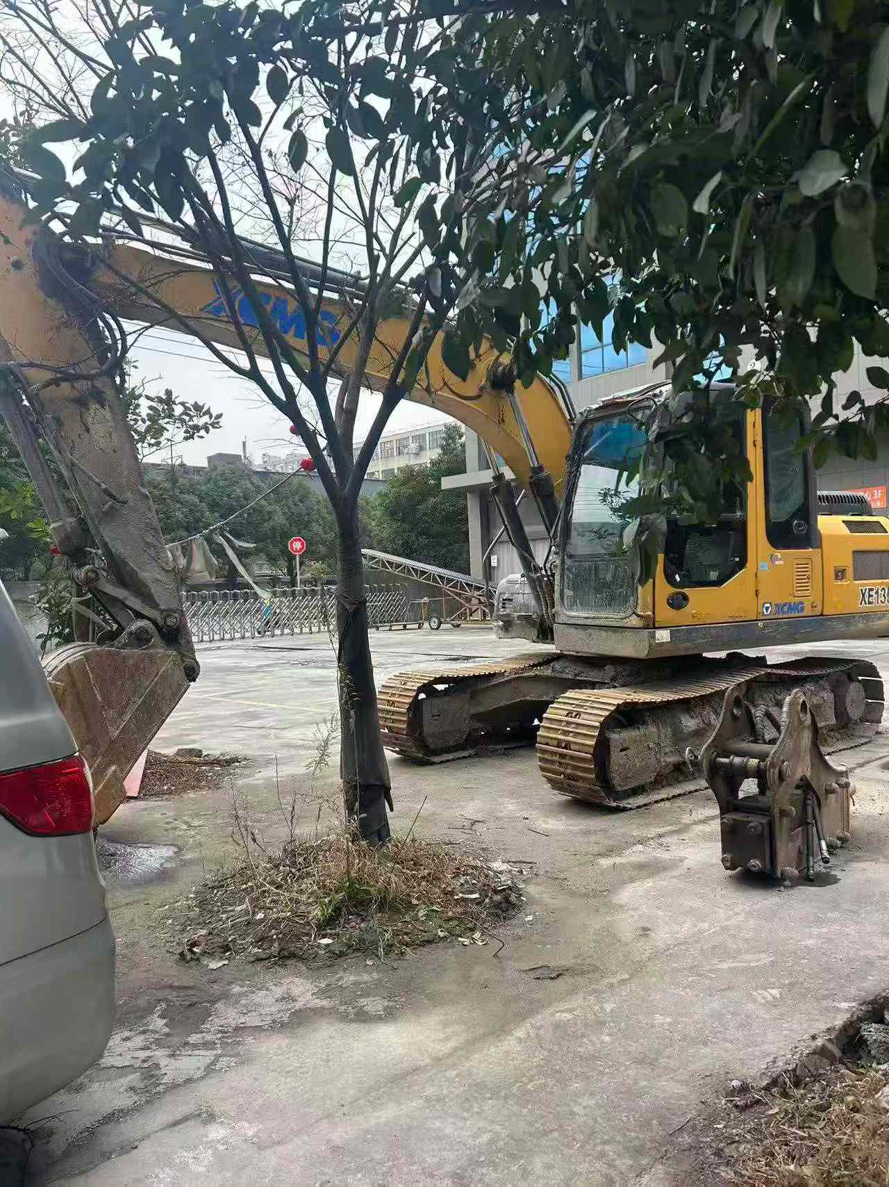 Buy XCMG XE135B Used Excavator / 4