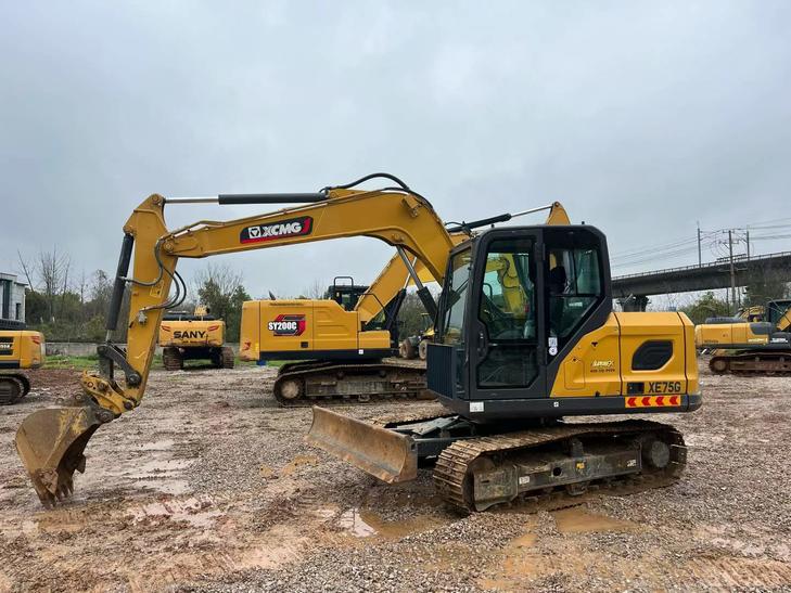 Buy XCMG XE75C Used Excavator / 1