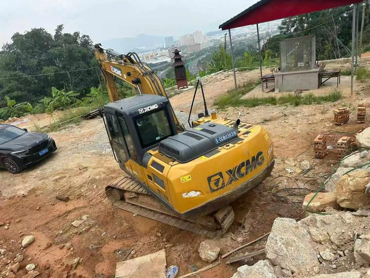 Buy XCMG XE135B Used Excavator / 1