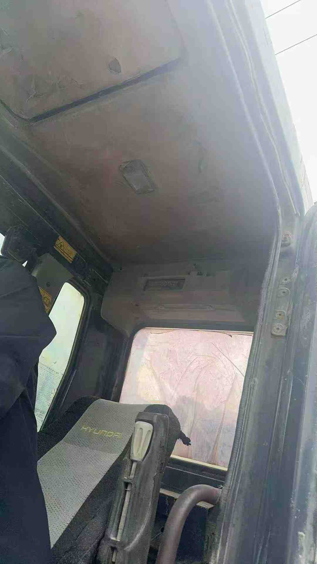 Buy Hyundai R215-7 Used Excavator / 9