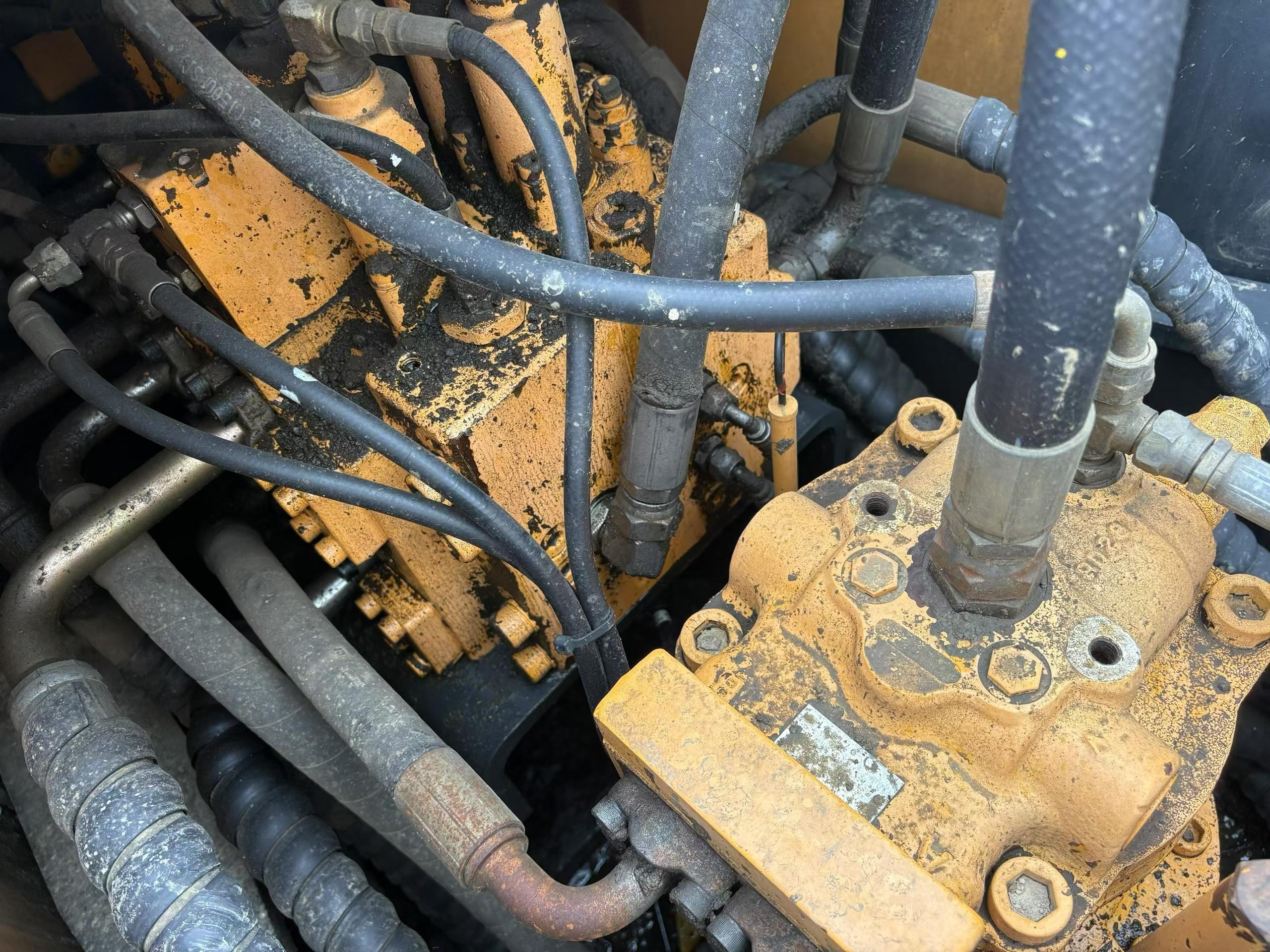 Buy Hyundai R215-7 Used Excavator / 8