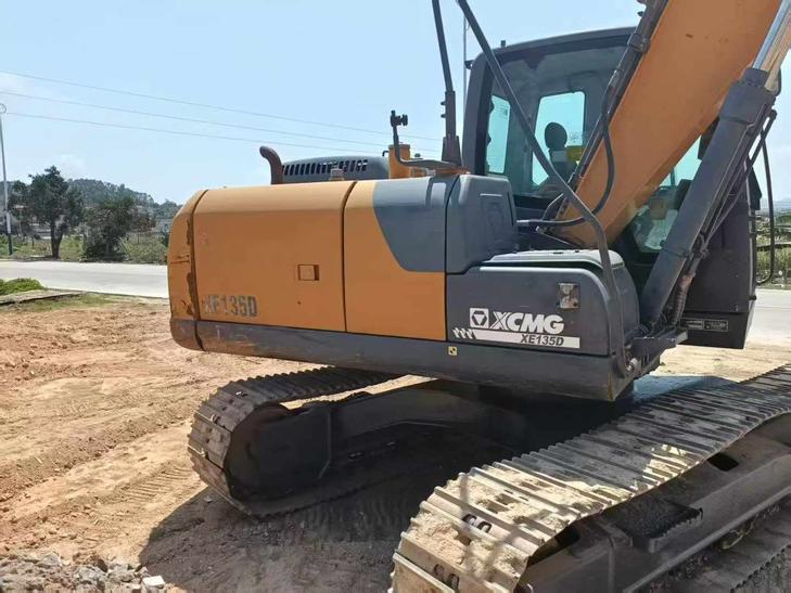 Buy XCMG XE135B Used Excavator / 1