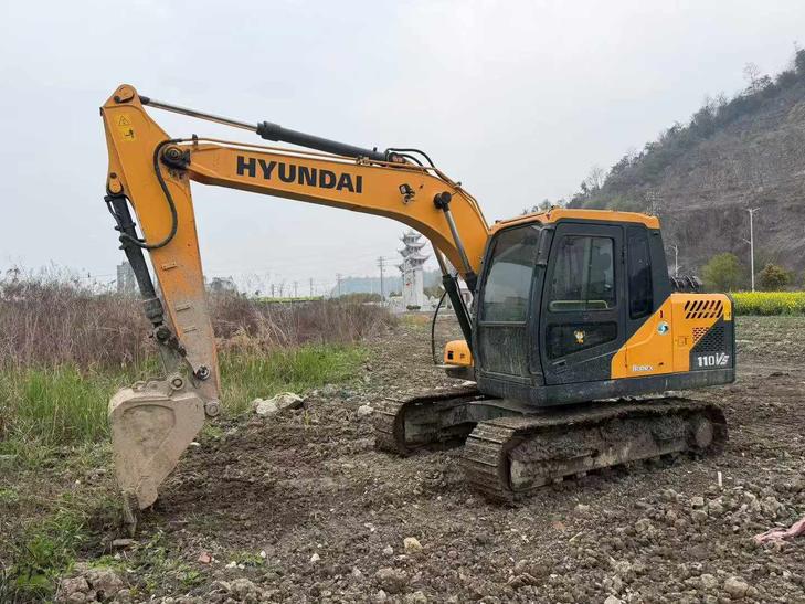 Buy Hyundai R110VS Used Excavator / 1