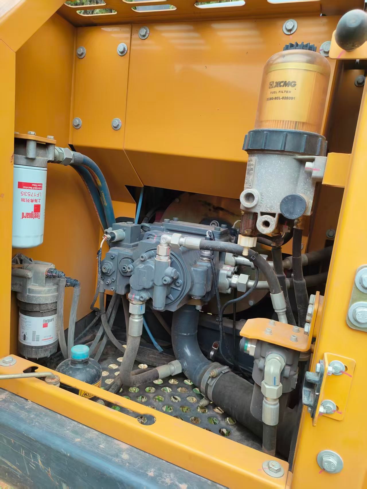 Buy XCMG XE135D Used Excavator / 7