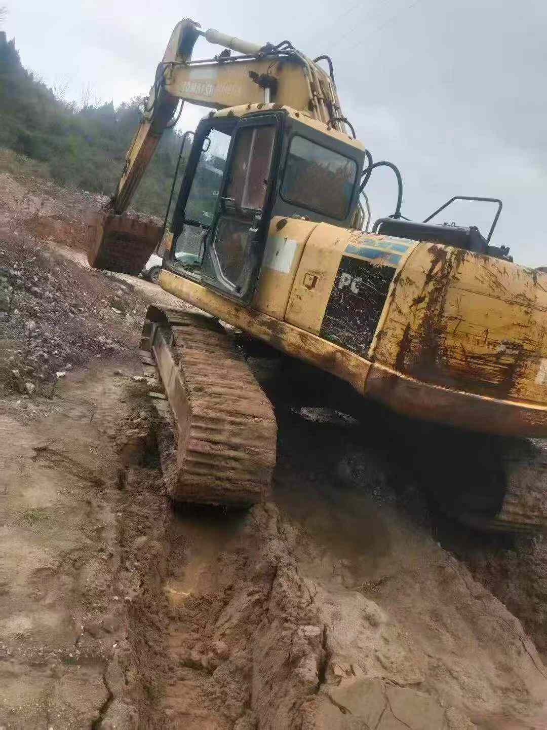 Buy Komatsu PC220-7 Used Excavator / 6