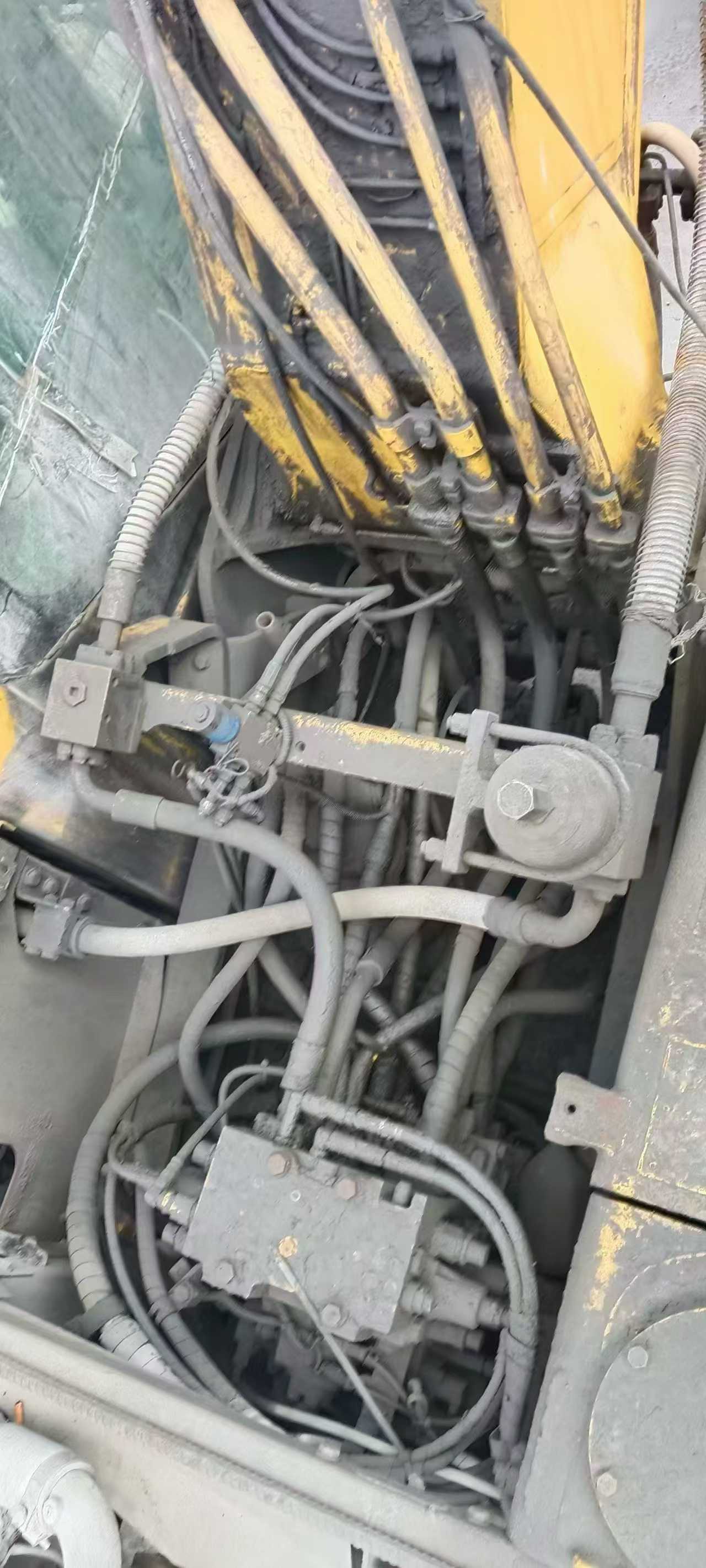 Buy Komatsu PC200-8 Used Excavator / 4