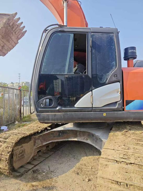 Buy Hitachi EX210-5 Used Excavator / 1