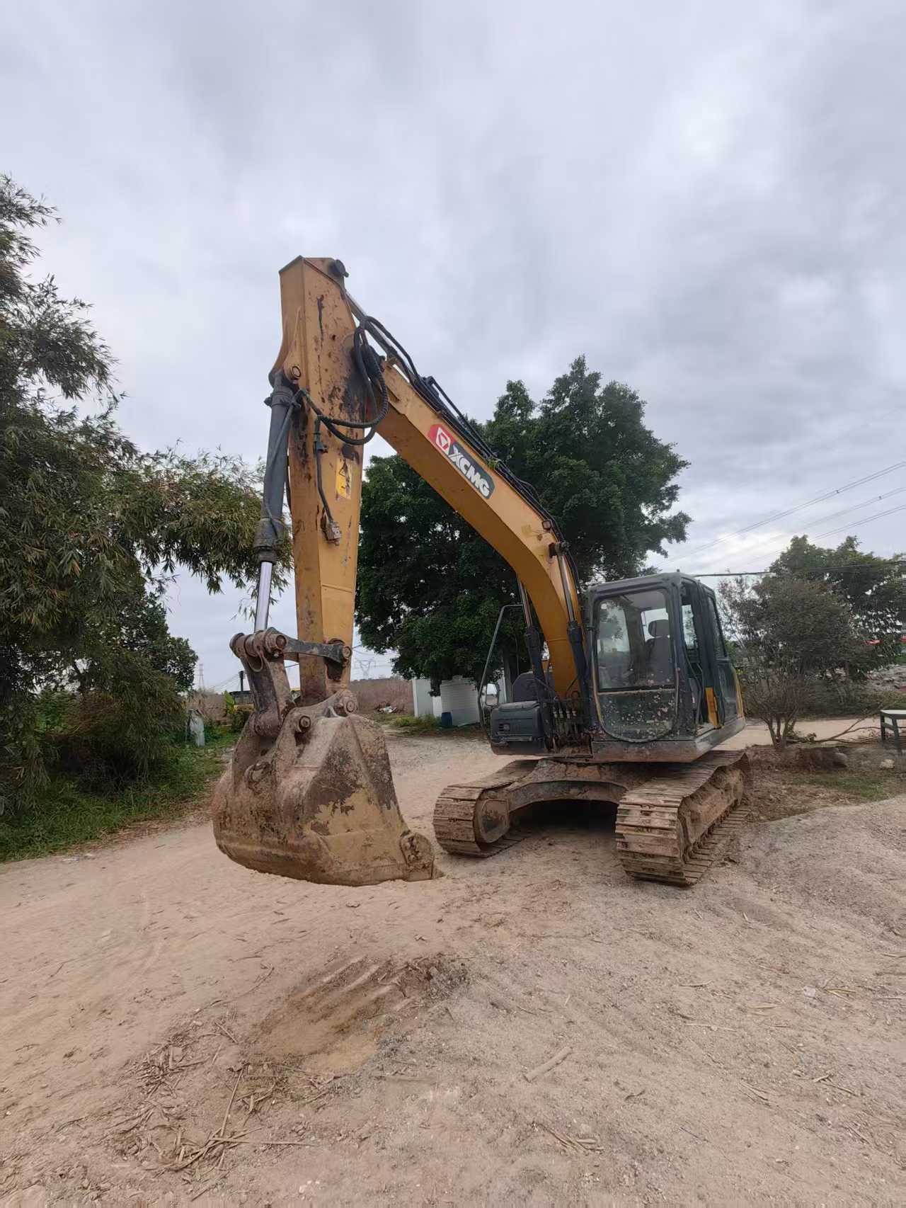 Buy XCMG XE135B Used Excavator / 2