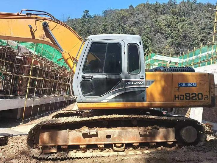 Buy Kato HD820 Used Excavator / 1