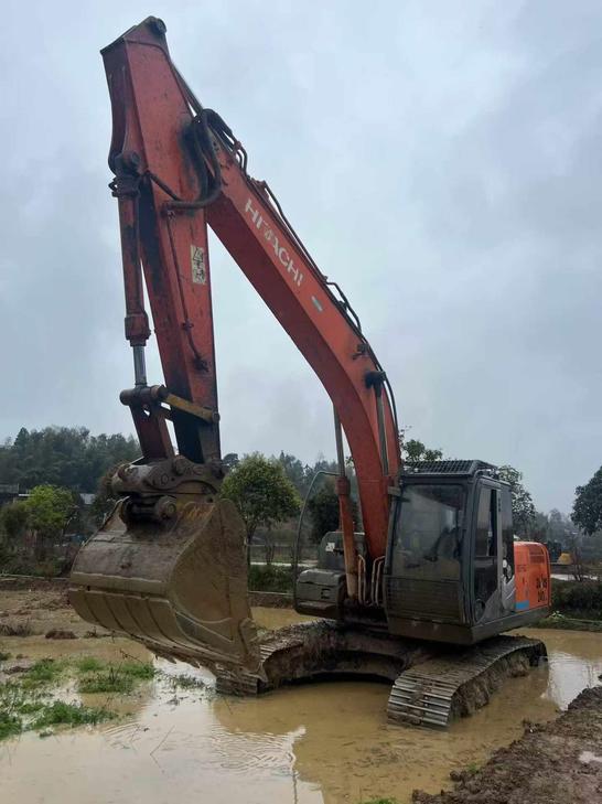 Buy Hitachi EX200 Used Excavator / 1