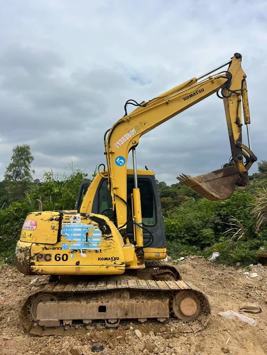 Buy Komatsu PC60-7 Used Excavator / 1