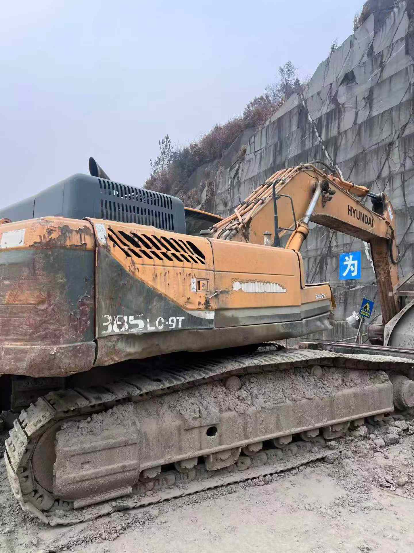 Buy Hyundai R385LVS Used Excavator / 2