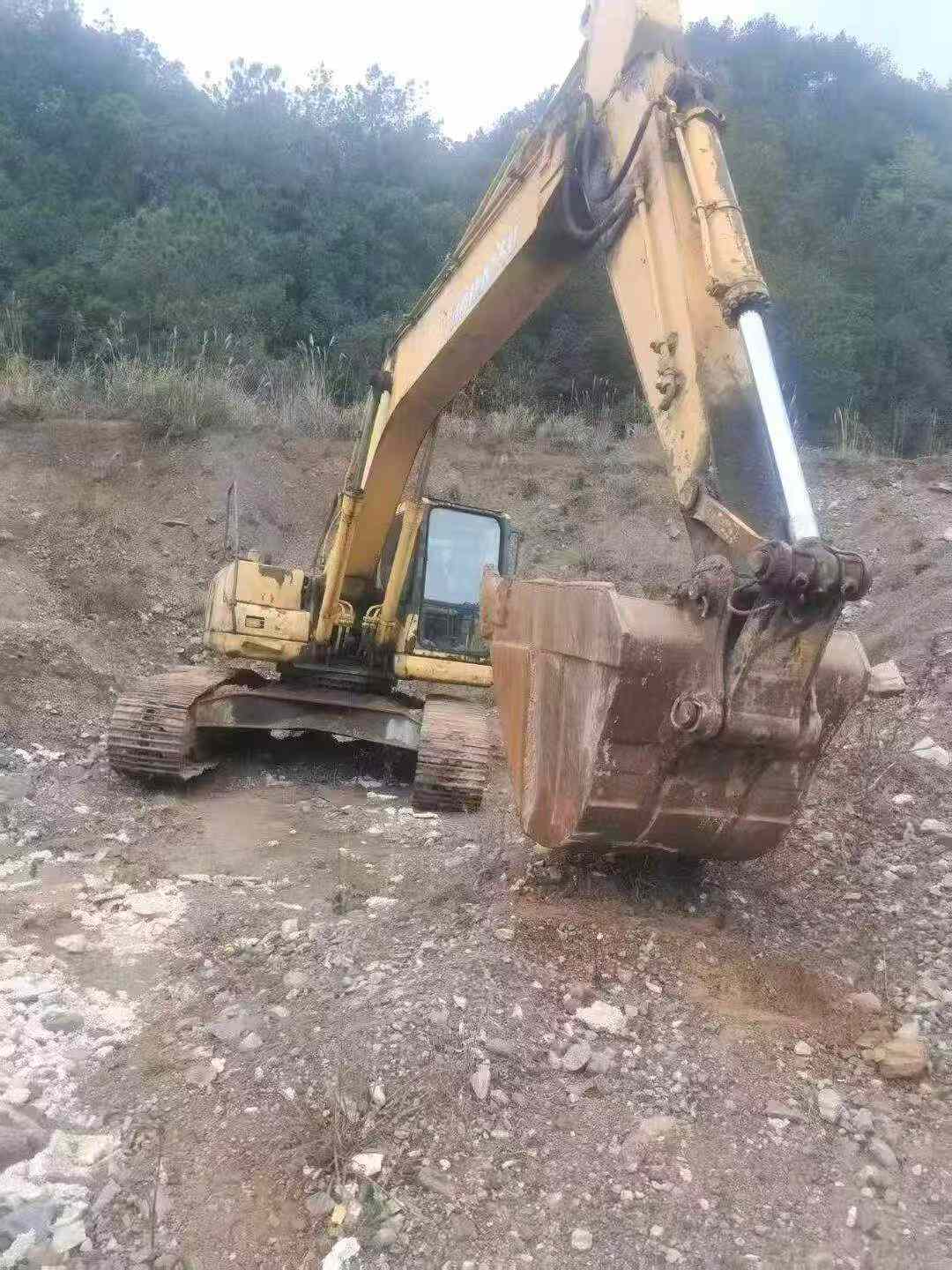 Buy Komatsu PC220-7 Used Excavator / 5