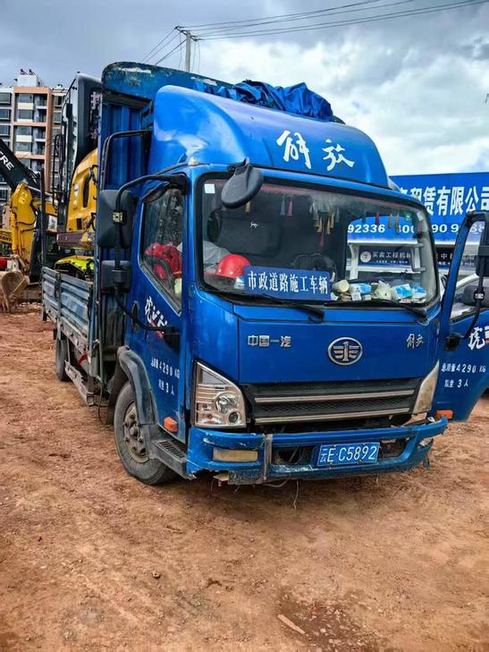 Buy XCMG XE75C Used Excavator / 1