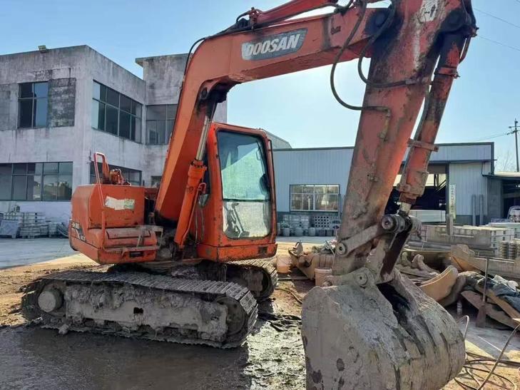 Buy Doosan DH80G Used Excavator / 1