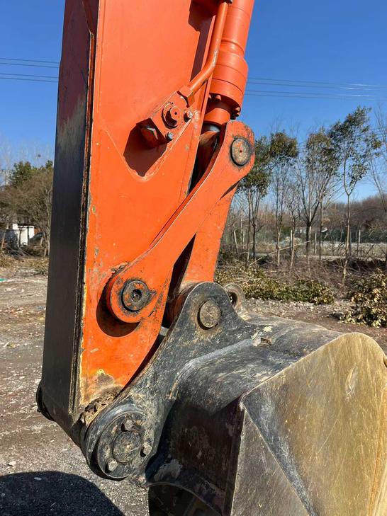 Buy Hitachi EX130H-5 Used Excavator / 1