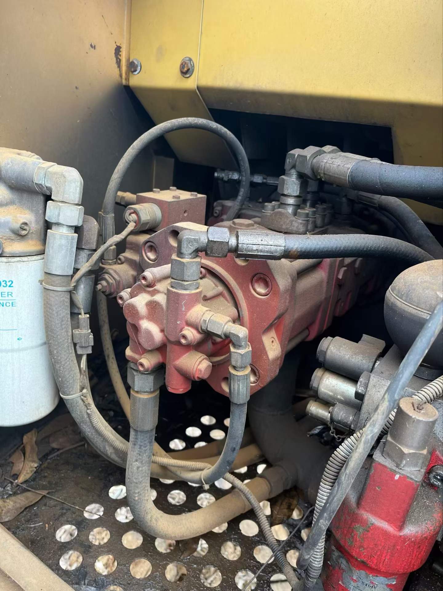 Buy XCMG XE135B Used Excavator / 2