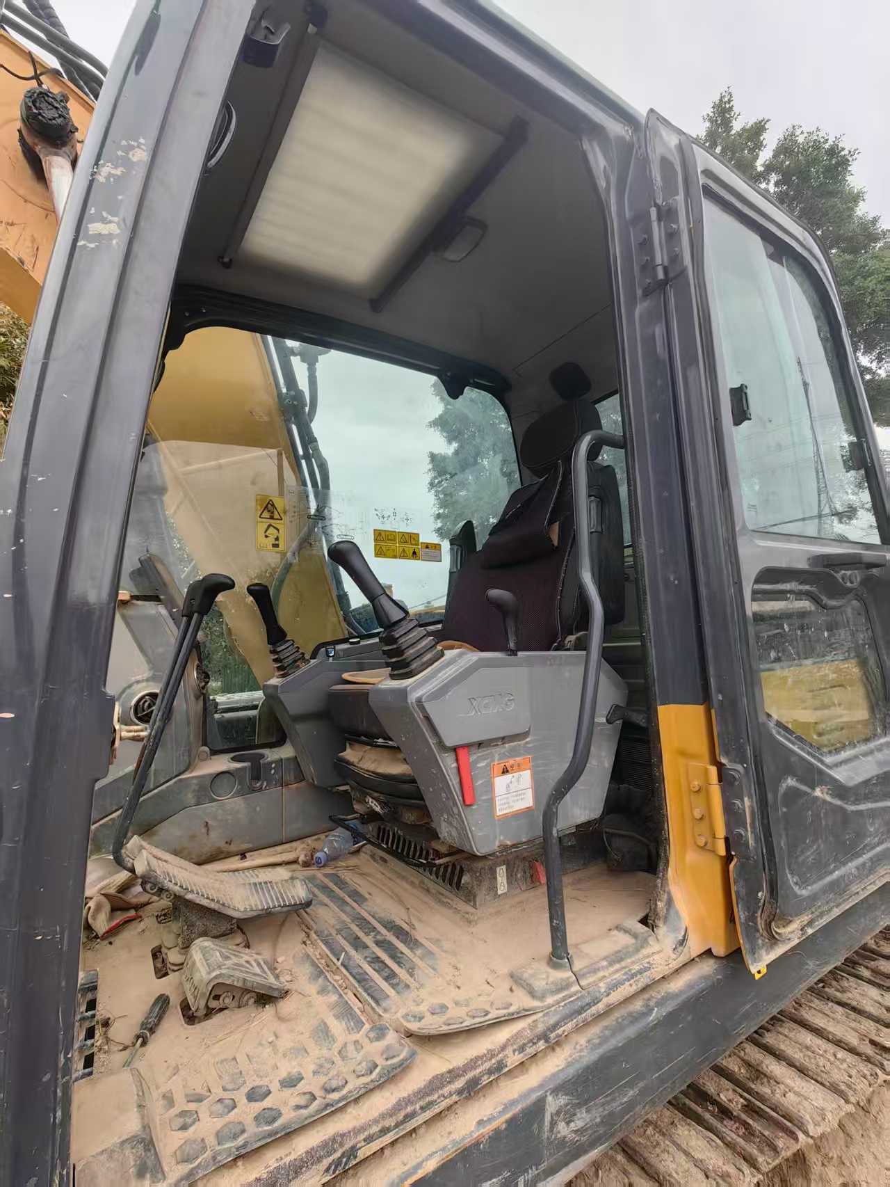 Buy XCMG XE135B Used Excavator / 8