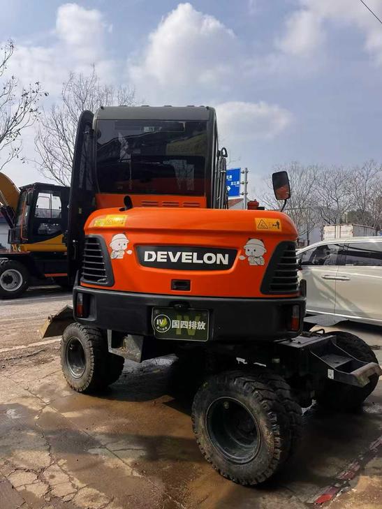 Buy Doosan DH60 Used Excavator / 1