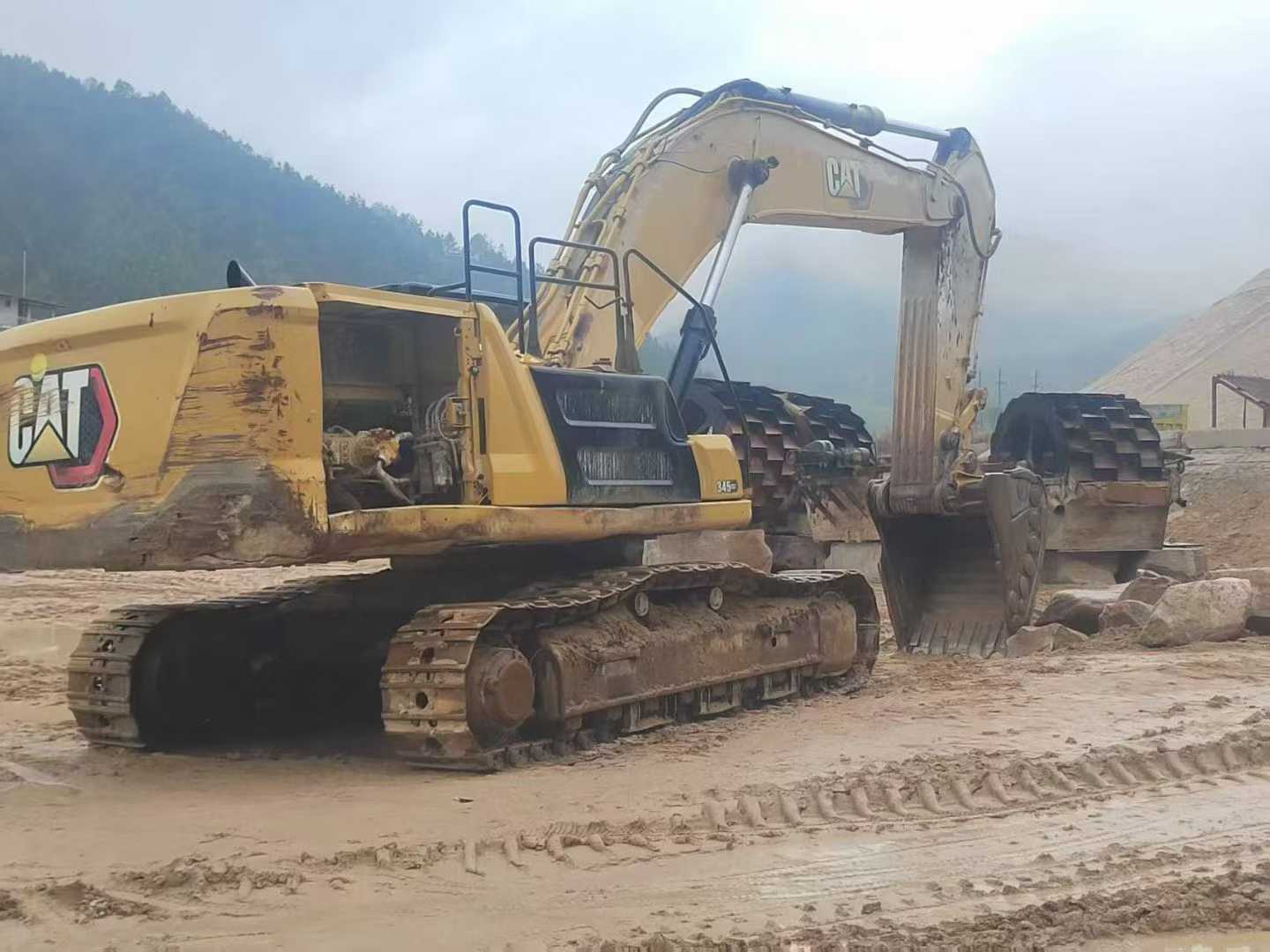 Buy Caterpillar 345B Used Excavator / 2