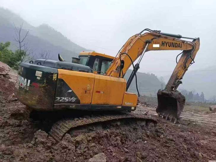 Buy Hyundai R215-7 Used Excavator / 1