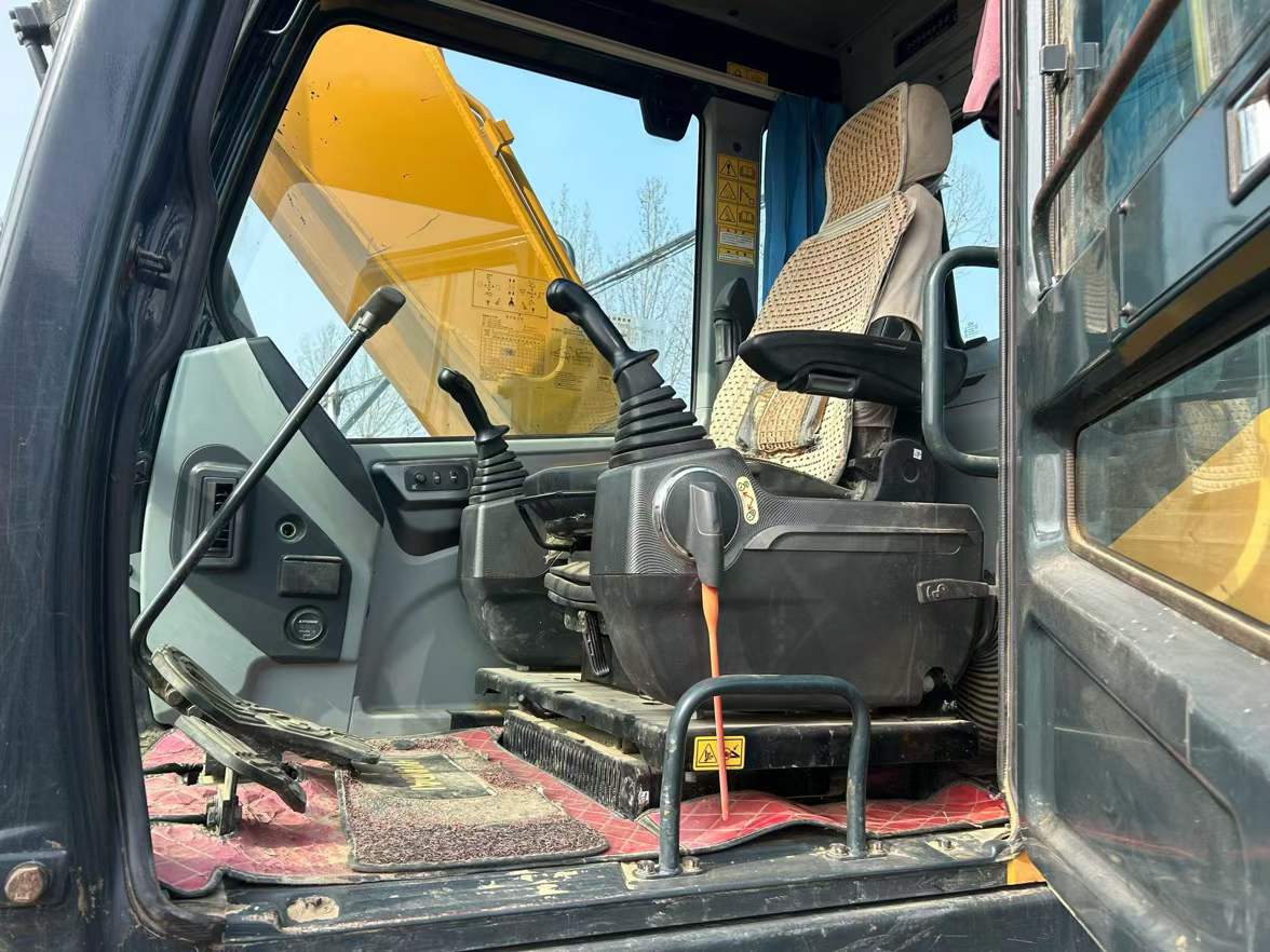 Buy Hyundai R215VS Used Excavator / 4