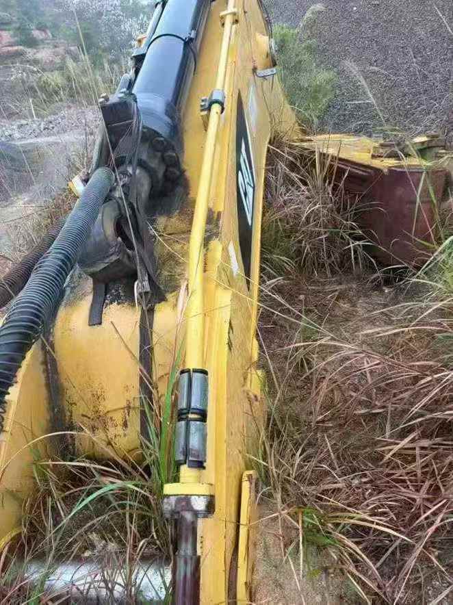 Buy Caterpillar 374D Used Excavator / 9