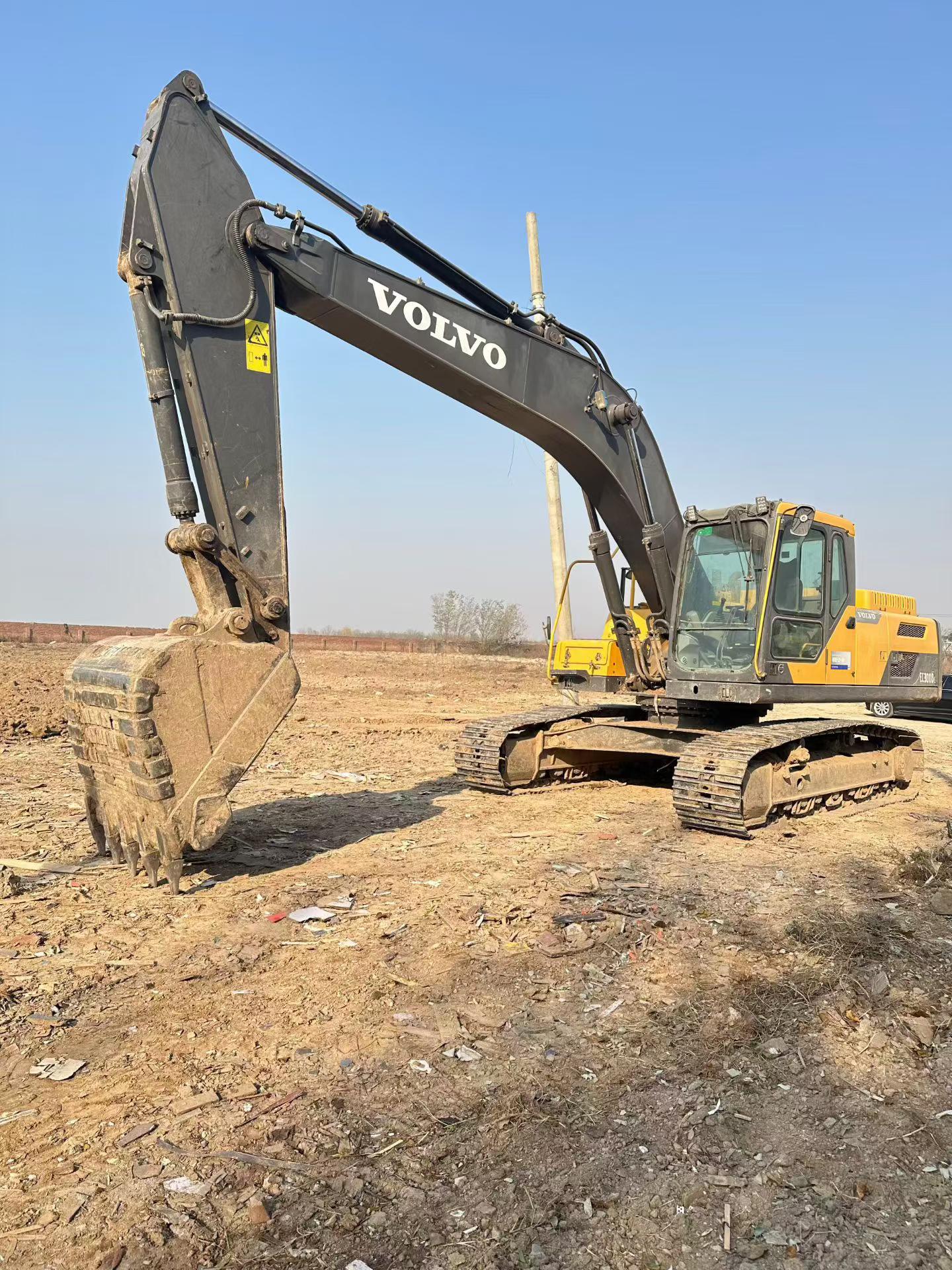 Buy Volvo EC250DL Used Excavator / 3