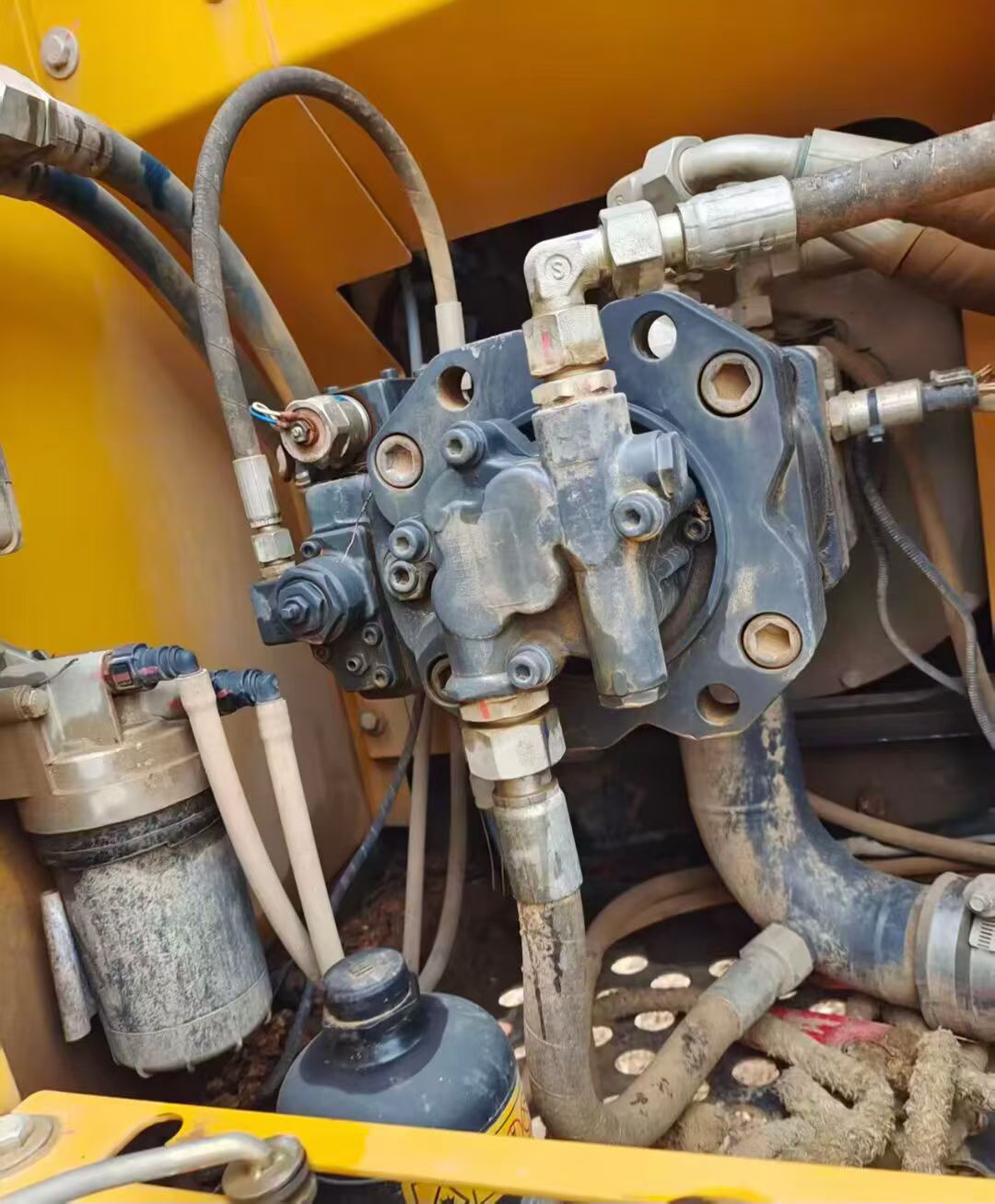 Buy XCMG XE135B Used Excavator / 3