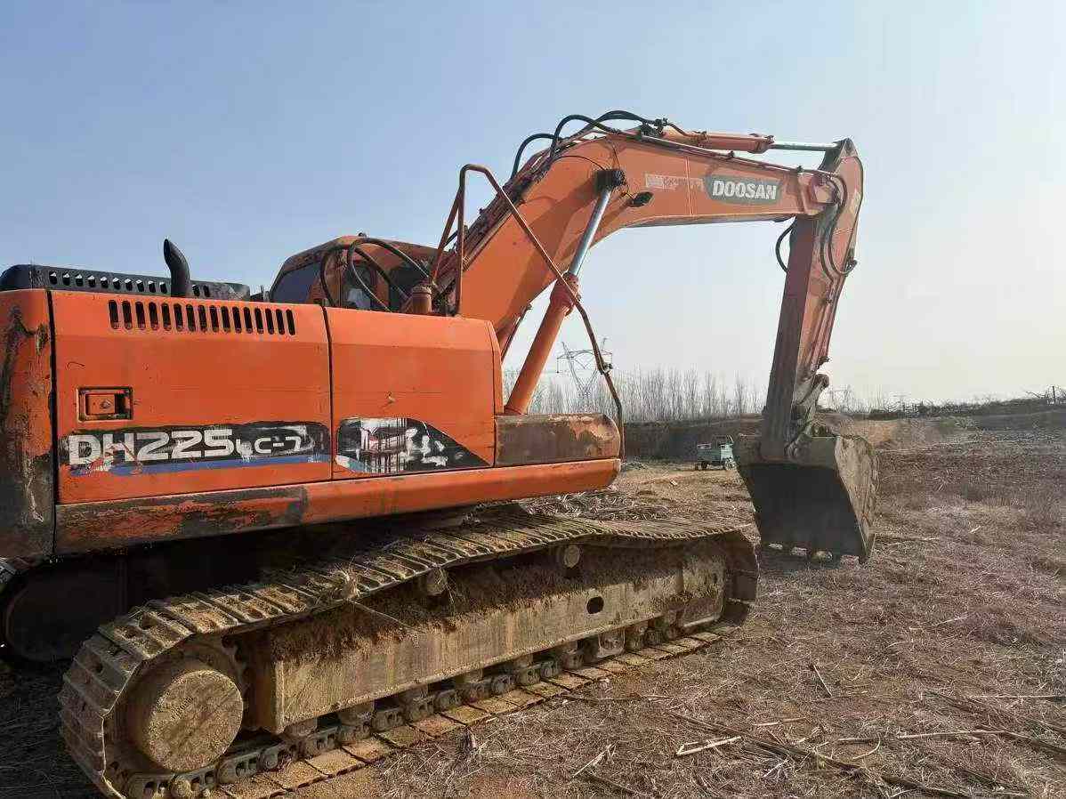 Buy Doosan DH225-7 Used Excavator / 2