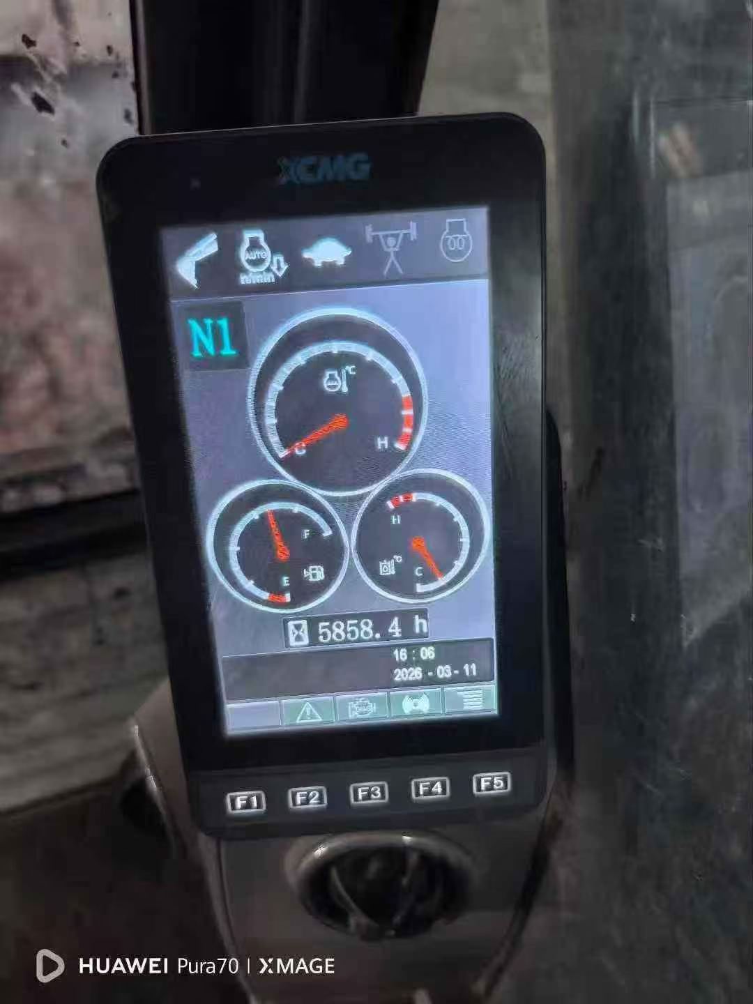 Buy XCMG XE245D Used Excavator / 2