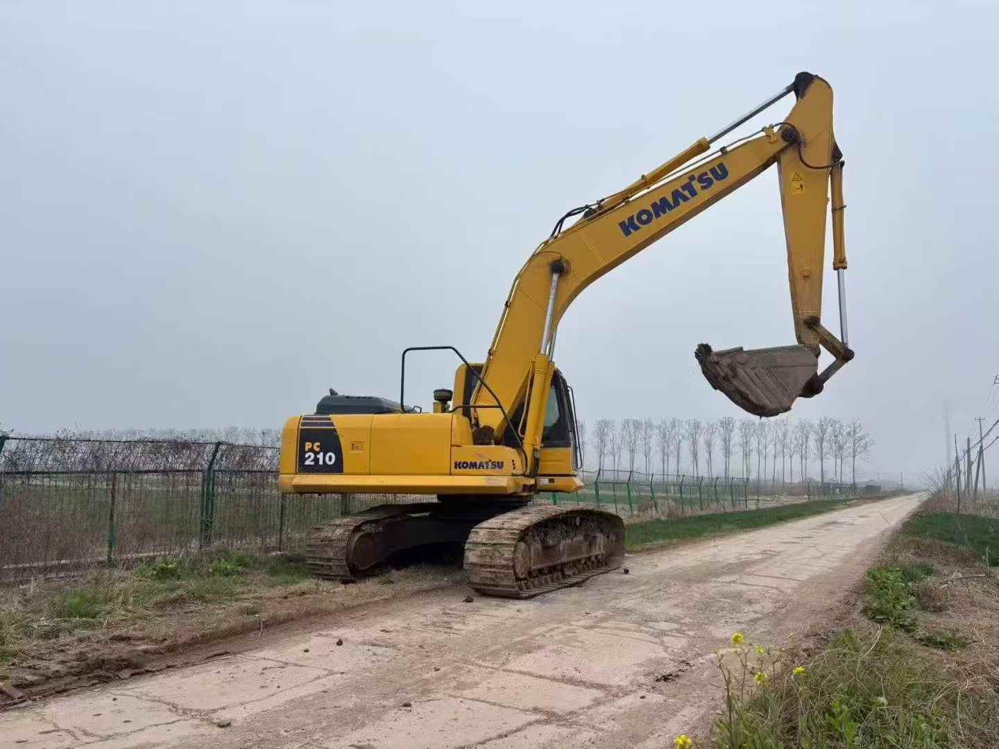 Buy Komatsu PC210 Used Excavator / 2