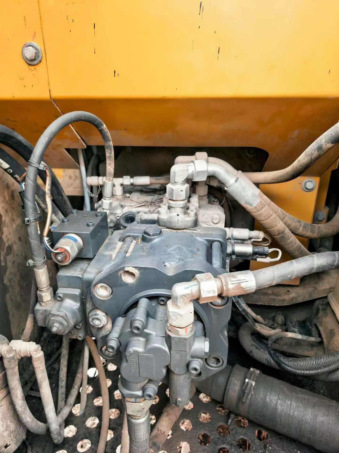 Buy XCMG XE135B Used Excavator / 8