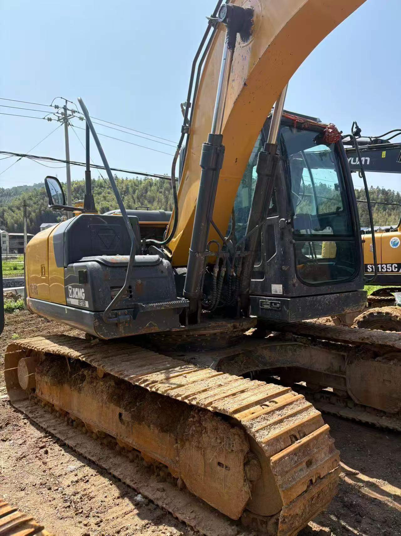 Buy XCMG XE135B Used Excavator / 2