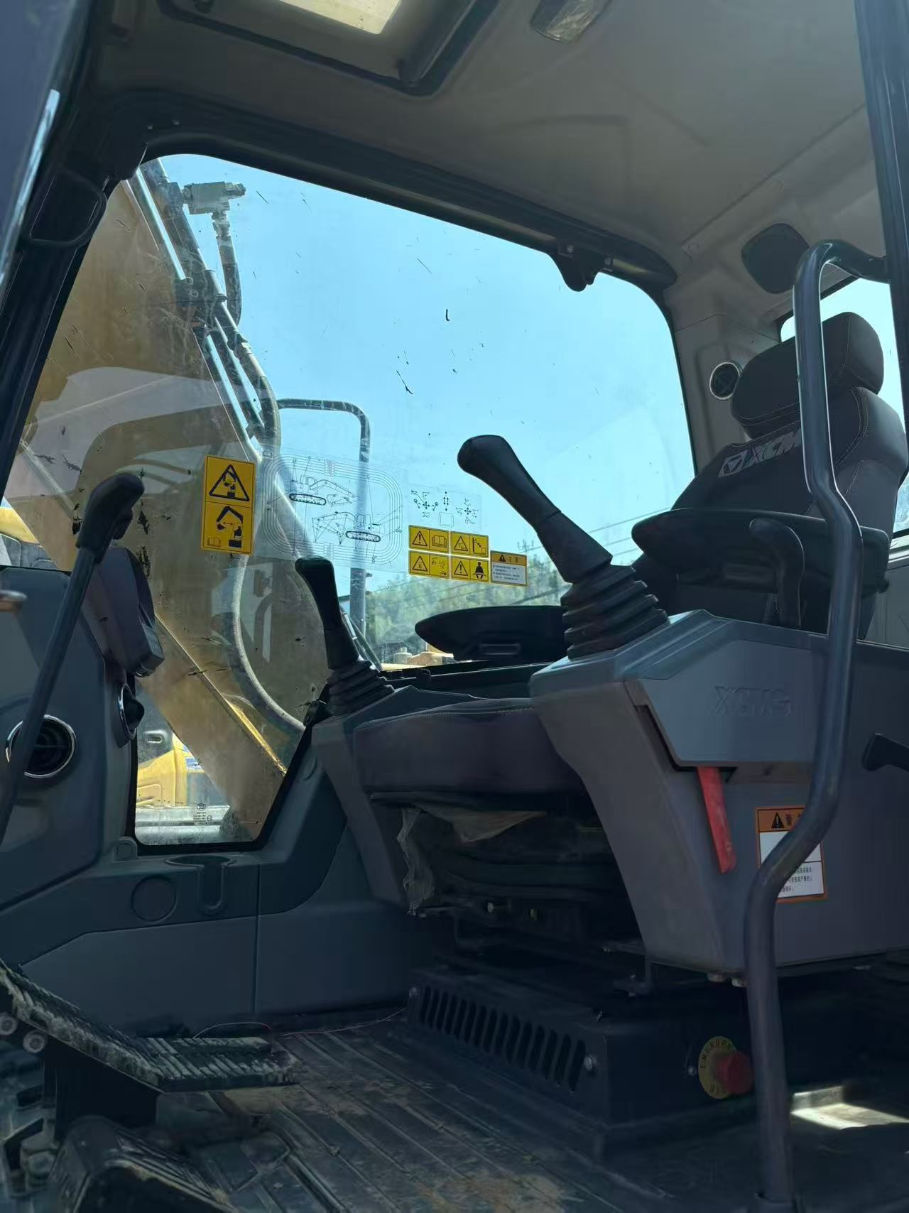 Buy XCMG XE135B Used Excavator / 3