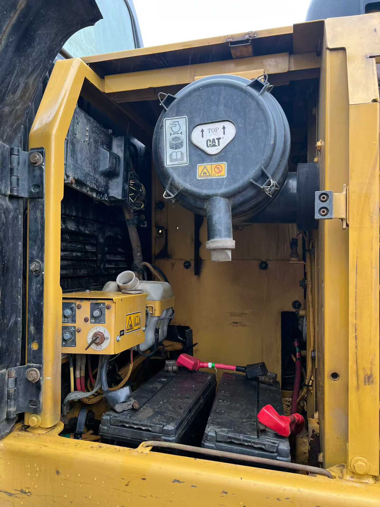 Buy Caterpillar 320D2GC Used Excavator / 5