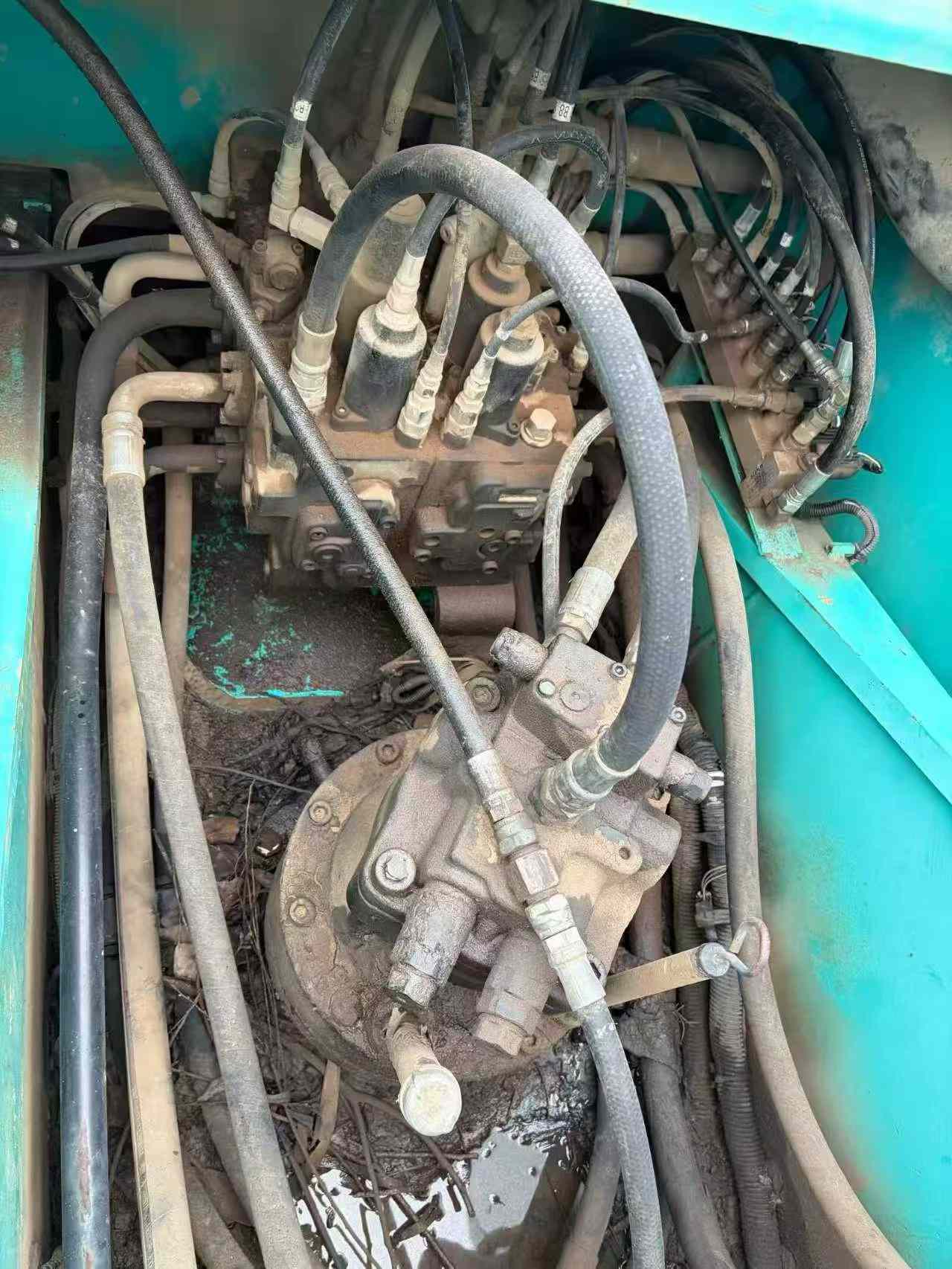 Buy Kobelco SK200 Used Excavator / 3