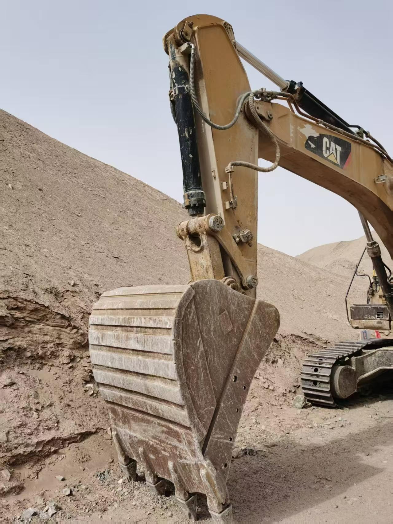 Buy Caterpillar 340D2L Used Excavator / 6