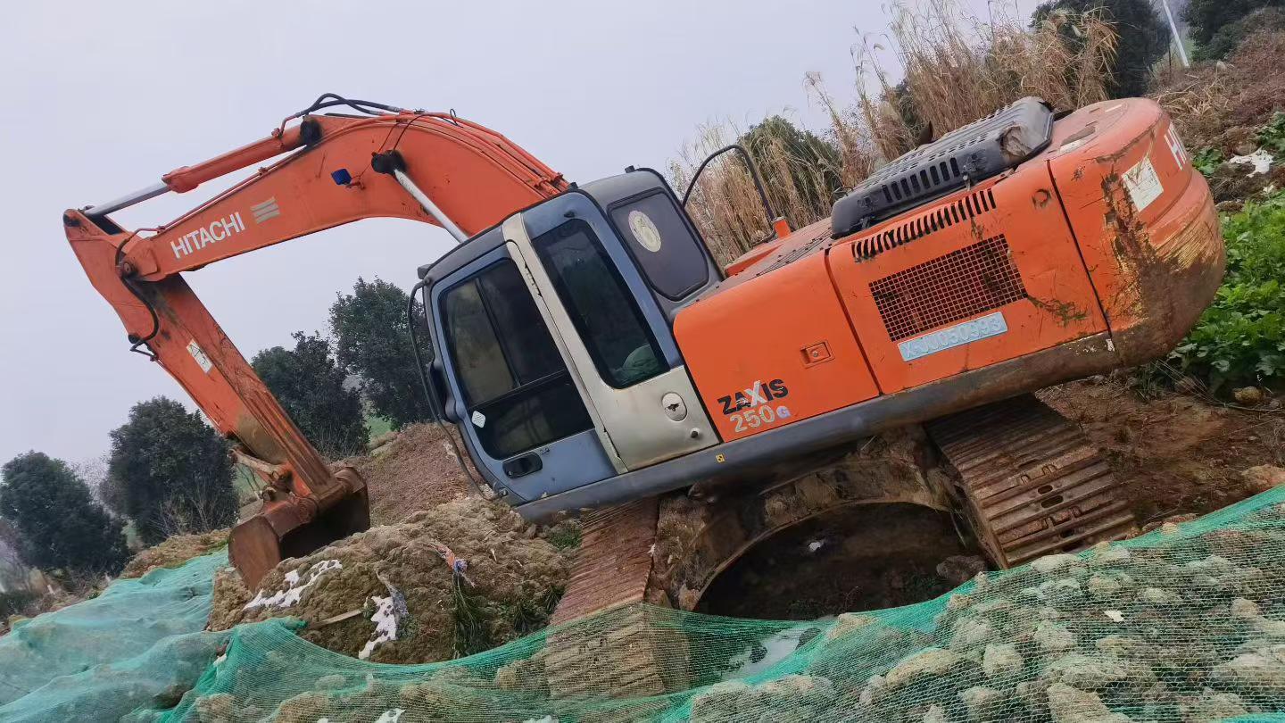 Buy Hitachi ZX240-3G Used Excavator / 2