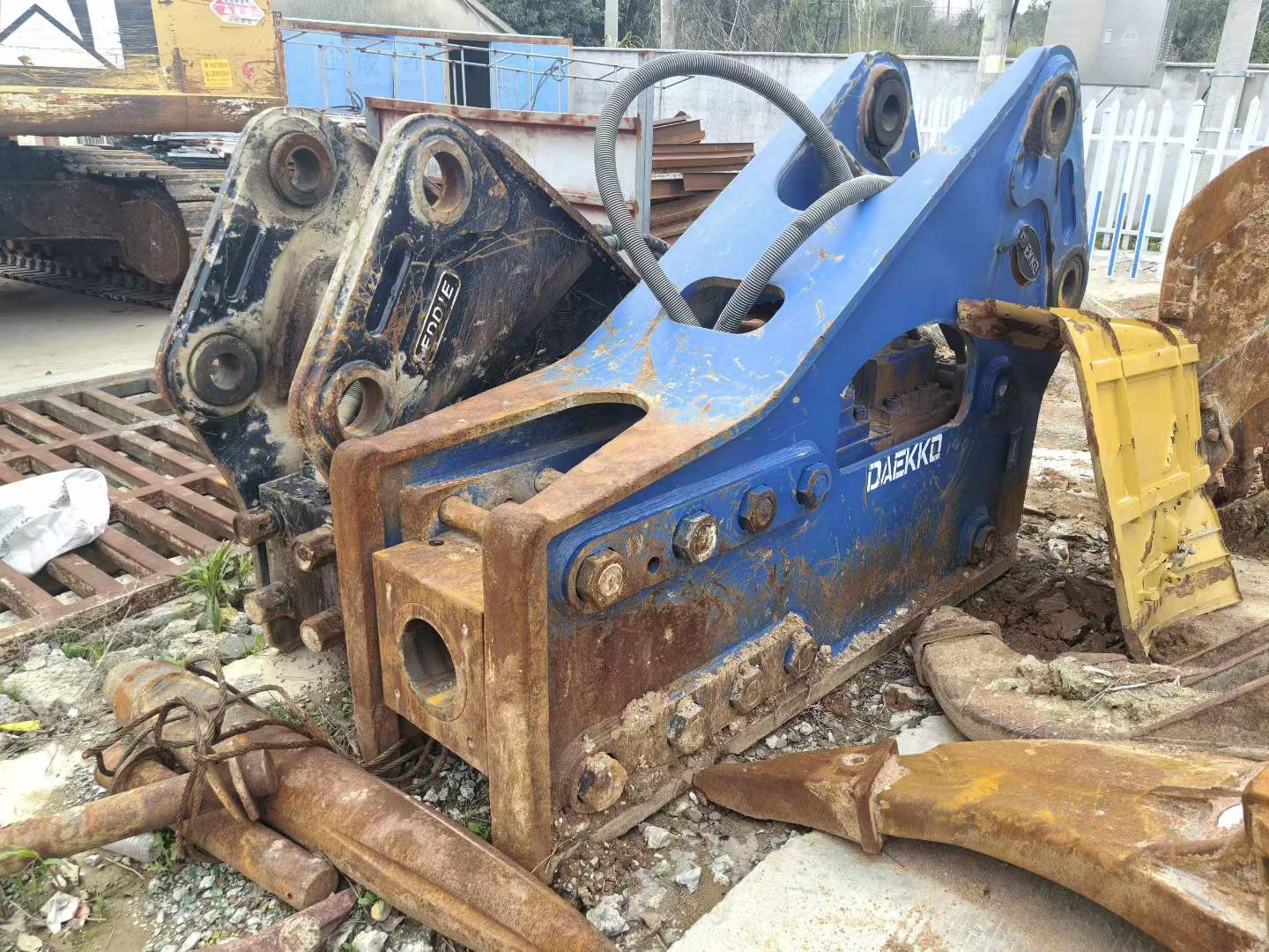 Buy Caterpillar CAT355  Used Excavator / 8