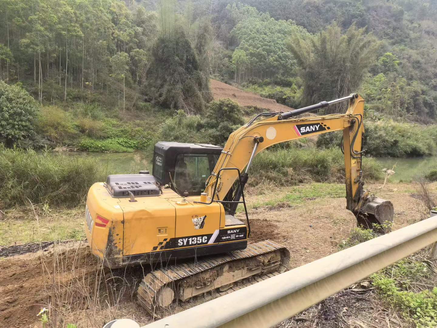 Buy Sany SY135 Used Excavator / 2