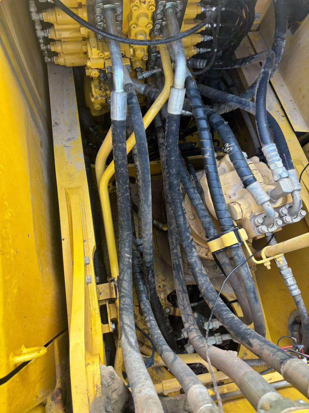 Buy Komatsu HB215LC-1 Used Excavator / 7