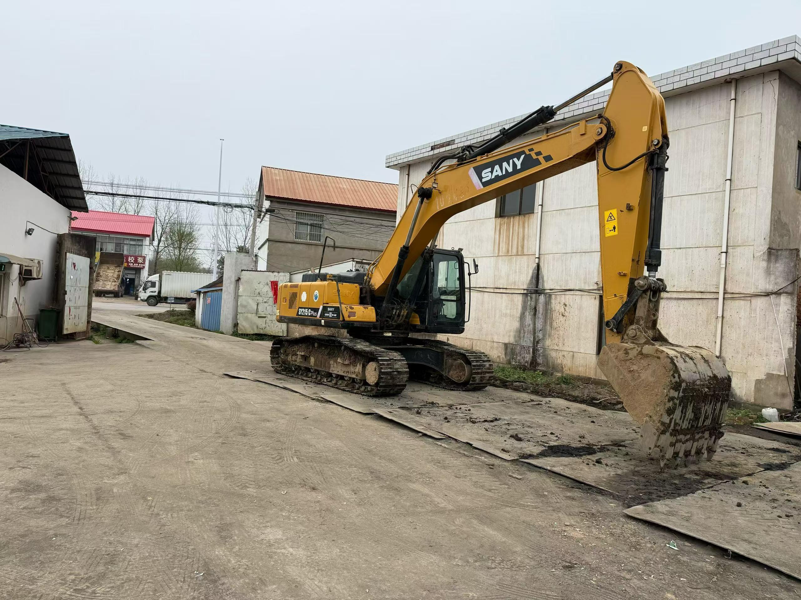 Buy Sany SY200C Used Excavator / 6