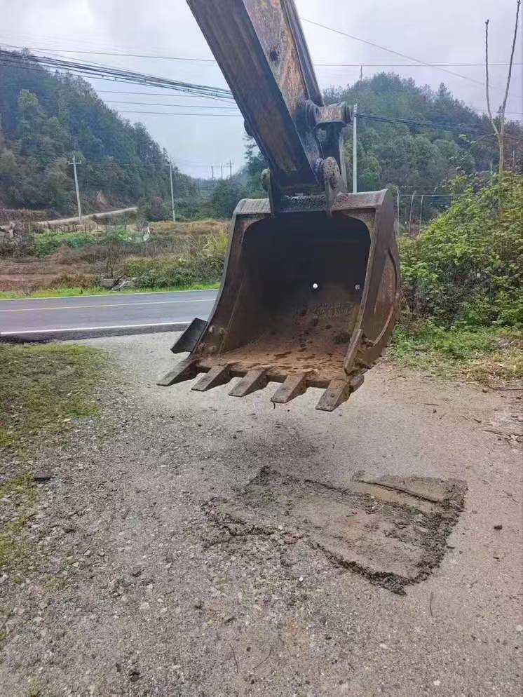 Buy Komatsu PC200 Used Excavator / 6