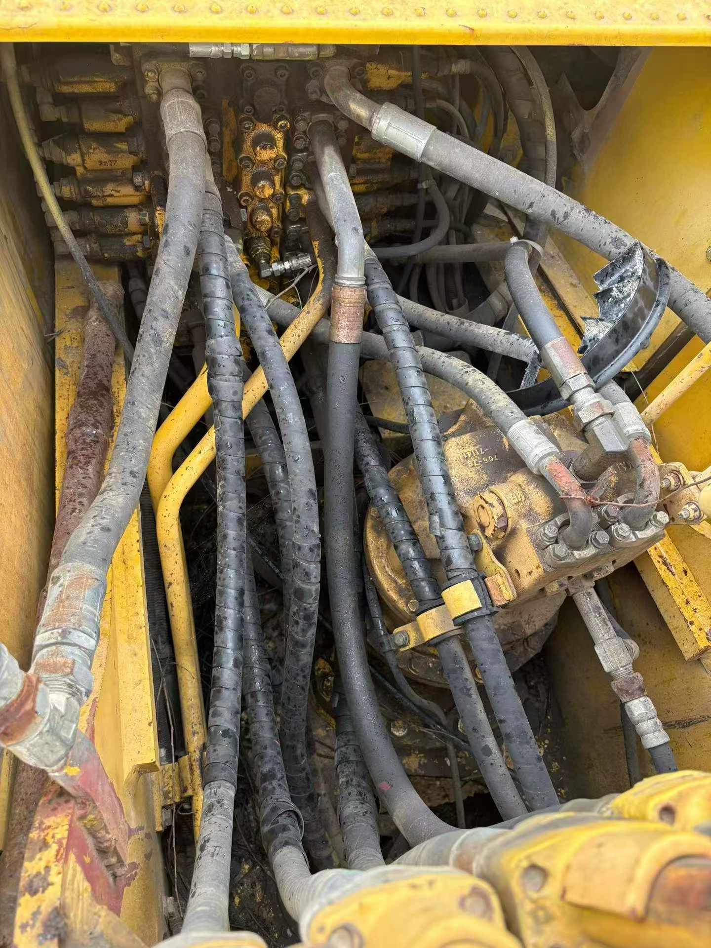 Buy Komatsu PC240-6 Used Excavator / 4