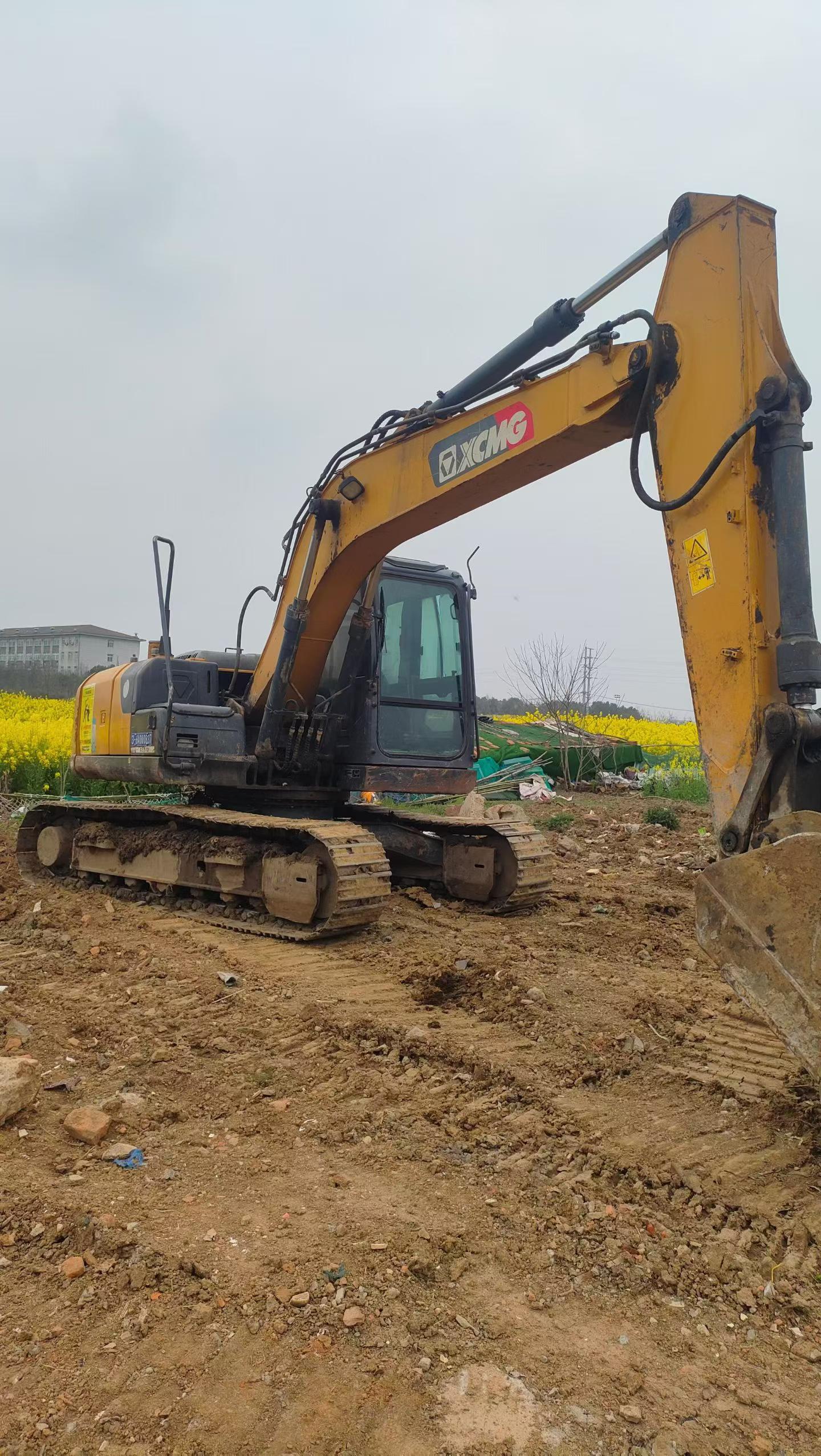 Buy XCMG XE135B Used Excavator / 2