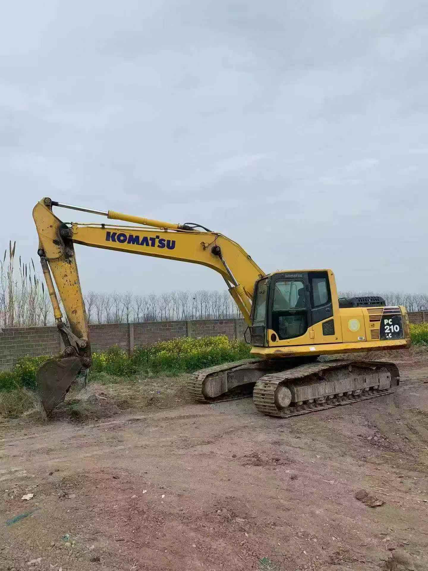 Buy Komatsu PC210LC-8 Used Excavator / 2